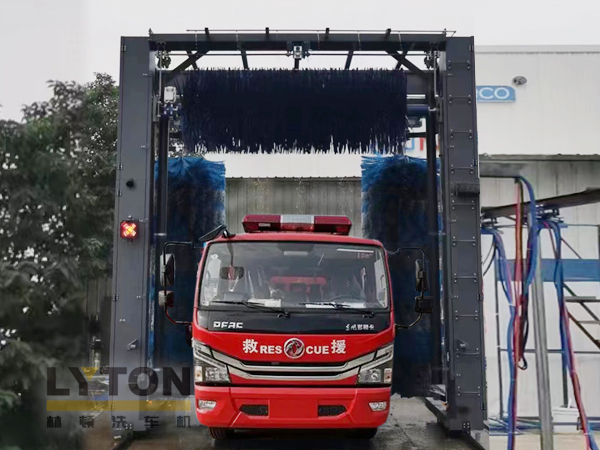 大型通道式巴士洗車(chē)機(jī) 通道式洗車(chē)方式 廣泛應(yīng)用于各全國(guó)各大城市公交系統(tǒng)等