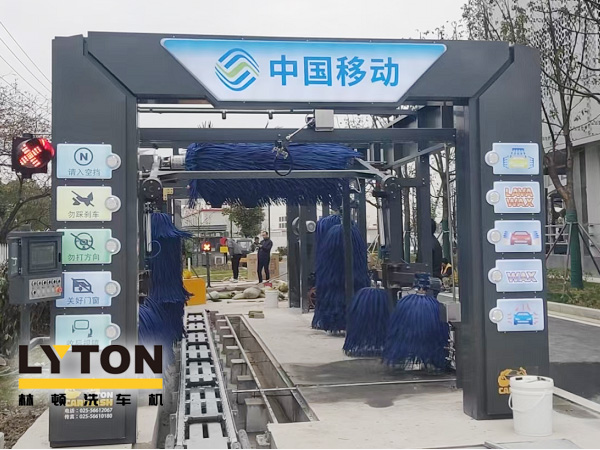 FX-80A系列隧道連續(xù)式全自動(dòng)洗車機(jī)框架采用的是fx11框架材質(zhì)，造型為fx80設(shè)備樣式。機(jī)型設(shè)計(jì)新穎、美觀大方，為林頓全自動(dòng)洗車機(jī)新品機(jī)型。