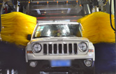 重要提醒！炎炎夏日，電腦洗車(chē)機(jī)設(shè)備洗車(chē)前務(wù)必記得先用玻璃水先冷卻擋風(fēng)玻璃，防止玻璃爆裂！