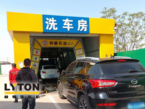 “加油+免費(fèi)洗車服務(wù)”新型營銷組合模式!一臺(tái)電腦全自動(dòng)洗車機(jī)的威力能有多大?能讓加油站帶來什么改變?
