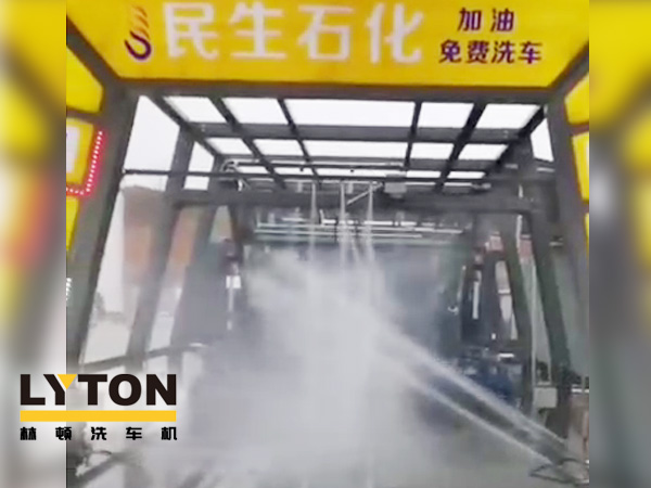 黃色款林頓FX-11系列隧道式連續(xù)全自動洗車機設(shè)備，外表高壓沖洗、仿型超柔刷洗、輪刷清洗等，眾多客戶選擇！